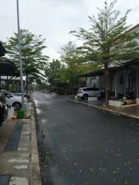 Dijual Rumah Bagus 2 Lt, Bebas Banjir, Row 2 Mobil, JGC