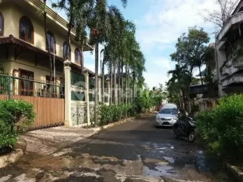 Dijual Rumah Luas di Taman Kebon Jeruk, Jakarta Barat