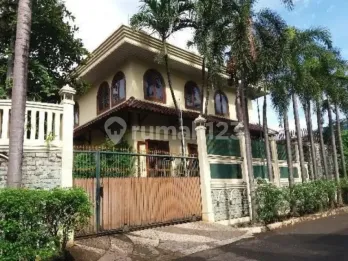 Dijual Rumah Luas di Taman Kebon Jeruk, Jakarta Barat