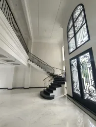 Dijual Rumah Mewah di Graha Famili, Surabaya