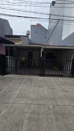 Dijual Rumah Standar 1,5 Lt, Belakang Mal Kelapa Gading, Row 2 Mobil