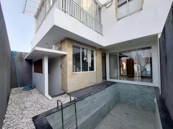 Dijual Rumah Villa Full Furnished 4 Lantai 3+1 Kamar Pool Nusa Dua