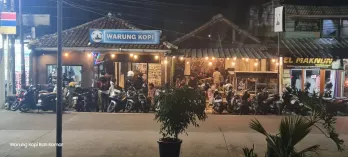 Dijual cepat   Ruang usaha yang masih berjalan berupa coffe shop di alun2
