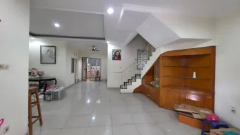Dijual/Disewa rumah terenovasi di Harapan Indah Regency