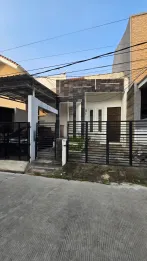Disewa Rumah 1,5 Lt, Strategis, Tinggi dari Jalan, Row 2 mobil