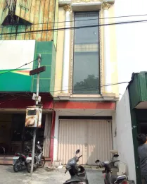Disewakan Ruko 2,5 Lantai di Raya Manyar, Surabaya