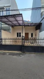 Disewakan Rumah Bagus, 1.5 Lt,, Row 2 mobil, Kelapa Gading