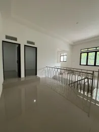 Disewakan Rumah Bagus, 2 Lt, Bebas Banjir, Depan Taman, BCS Kelapa Gading