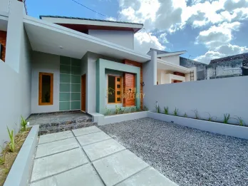 Halaman Depan Luas – Rumah Ideal untuk Keluarga Dinamis di Sleman