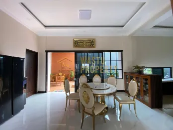 Hunian Elegan 2 Lantai Plus Kolam Renang di Maguwoharjo – Nyaman Strategis