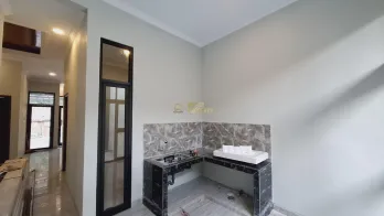 Investasi Properti Terbaik! Rumah Modern Dekat Budi Mulia Kenayan