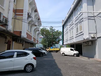 JuaL Ruko 3 Lantai di Mega galaxy MERR, Sukolilo, Surabaya.