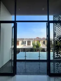 Jual Rumah Dua Lantai di Dian Istana Moca Vrbana Surabaya Strategis