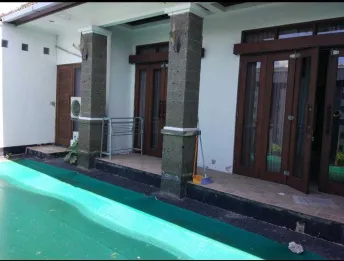 Jual Rumah Model Villa Hadap Selatan 2 Kamar Karang Sari Gatsu Denpasar