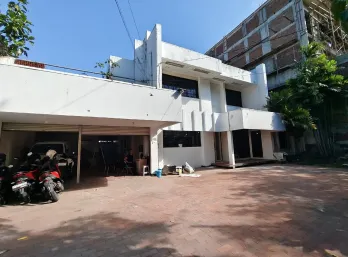 Jual Rumah dan Kantor Luas di Kawasan Darmo