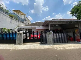 Jual Rumah di Kawasan Jalan Kangkung Kota Jakarta Selatan Shm