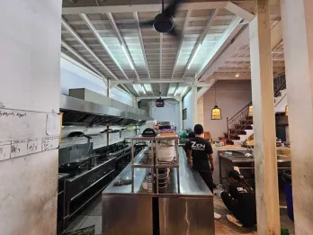 Over Kontrak Hingga September 2027 Restoran Siap Pakai 2 Lantai Kerobokan K