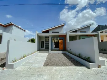 Peluang Langka! Rumah Murah Tanah Luas di Barat