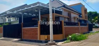 RUMAH HOOK 2 LANTAI DEKAT DENGAN KAMPUS TERNAMA