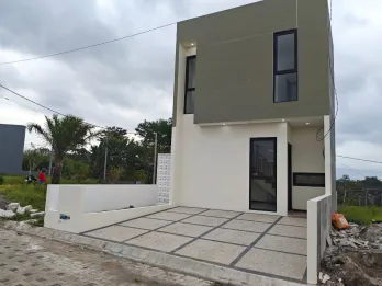 RUMAH 2 LANTAI LOKASI DEKAT SUKUN