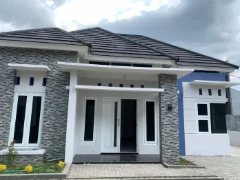 RUMAH 2 LANTAI PURWOMARTANI – DEKAT SAMBISARI & BANDARA, SIAP HUNI!