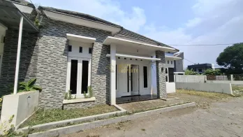 RUMAH 2 LANTAI PURWOMARTANI – DEKAT SAMBISARI & BANDARA, SIAP HUNI!