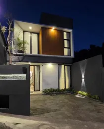 RUMAH BARU 2 LANTAI MODERN DI NGAGLIK – LOKASI STRATEGIS DEKAT UII