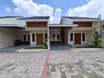 RUMAH BARU DALAM CLUSTER DI KALASAN, SLEMAN – SIAP HUNI DAN NYAMAN!