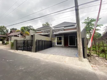RUMAH BARU DI NGAGLIK – FULL LEGALITAS, LINGKUNGAN TENANG