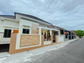 RUMAH BARU LUAS DENGAN VIEW SAWAH MEMUKAU DI KALASAN, SLEMAN