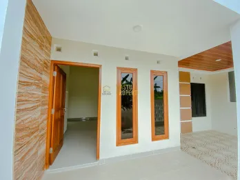 RUMAH BARU LUAS DENGAN VIEW SAWAH MEMUKAU DI KALASAN, SLEMAN