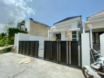 RUMAH BARU LUAS DENGAN VIEW SAWAH MEMUKAU DI KALASAN, SLEMAN