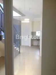 RUMAH 2 LANTAI POSISI HOOK 2 LANTAI DEKAT SOEKARNO HATTA MALANG