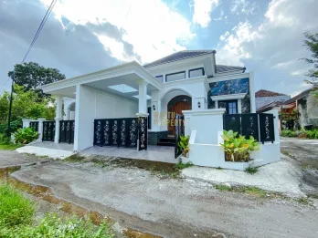 RUMAH KLASIK MODERN TANAH LUAS – DEKAT KAMPUS UII