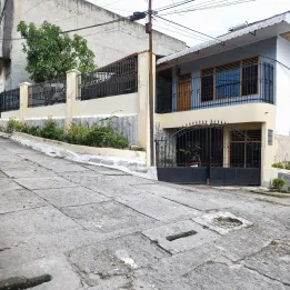 RUMAH LUAS & UNIK POSISI HOOK – JL. BRIGJEND KATAMSO, MEDAN MAIMUN