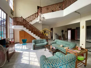 RUMAH MEWAH + HOMESTAY 500 METER DARI RINGROAD UTARA – LOKASI PREMIUM!