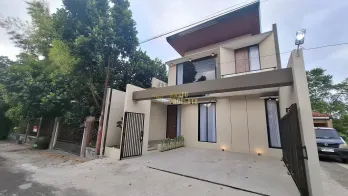 RUMAH MEWAH 2 LANTAI FULL FURNISHED DEKAT SEKOLAH BUDI MULIA