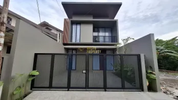 RUMAH MEWAH 2 LANTAI FULL FURNISHED DI CONDONGCATUR – DEKAT AL AZHAR YOGYAK