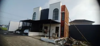 RUMAH MEWAH DESIGN ALA EROPA 2 LANTAI FREE KANOPI DI SUKUN