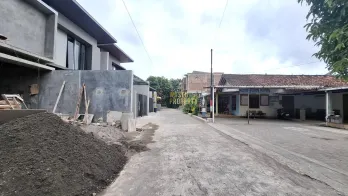 RUMAH MEWAH FULL FURNISHED DEKAT STADION