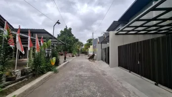 RUMAH MEWAH FULL FURNISHED DEKAT STADION MAGUWOHARJO – SIAP HUNI!