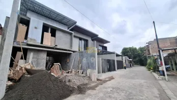 RUMAH MEWAH FULL FURNISHED DEKAT STADION MAGUWOHARJO