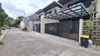 RUMAH MEWAH FULL FURNISHED DEKAT STADION MAGUWOHARJO