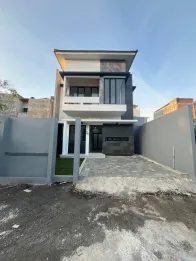 RUMAH MINIMALIS MODERN 2 LANTAI LOKASI BELAKANG ARAYA MALANG