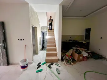 RUMAH MODERN 2 LANTAI DEKAT KULINER FAVORIT DI MINOMARTANI