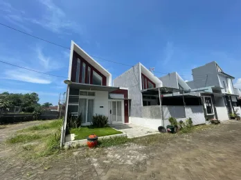 RUMAH MODERN DEKAT EXIT TOL PAKIS - HARGA 325 JUTA