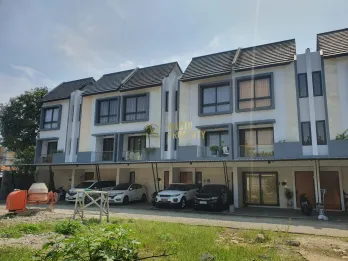 RUMAH MODERN LOKASI STRATEGIS DI JAGAKARSA