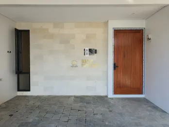 RUMAH MODERN LOKASI STRATEGIS DI JAGAKARSA