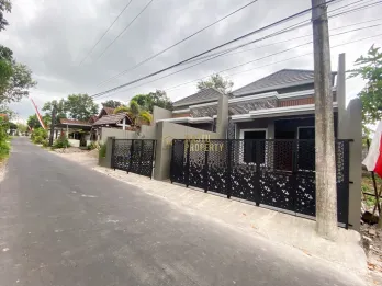 RUMAH MODERN MINIMALIS SIAP HUNI DI NGAGLIK SLEMAN – LOKASI STRATEGIS!