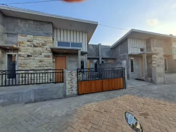 RUMAH MODERN MURAH MINIMALIS DEKAT SMKN 9 MALANG KOTA